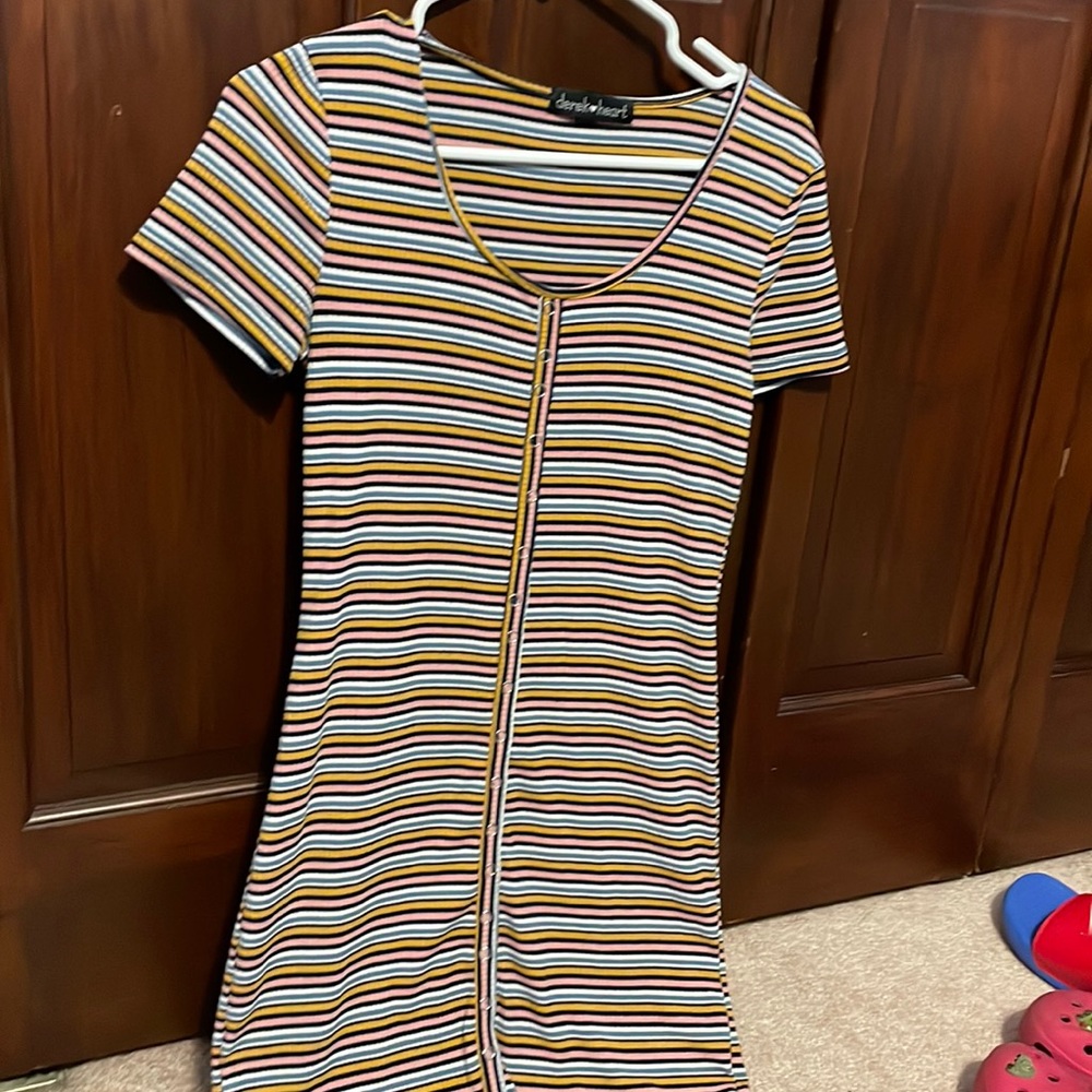 Womens/Juniors bodycon striped dress.